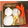 Image 1 : LARGE BOX W/BAKEWARE INCL. ANCHOR,
