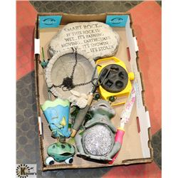 FLAT WITH GARDEN DECOR AND ACCESSORIES