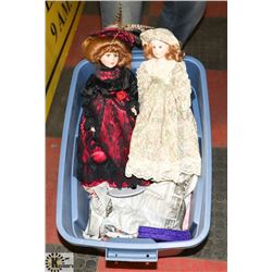 TOTE OF VINTAGE DOLLS AND VINTAGE COUNTERBALANCE