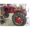 Image 1 : 1940 Farmall B