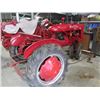 Image 2 : 1940 Farmall B