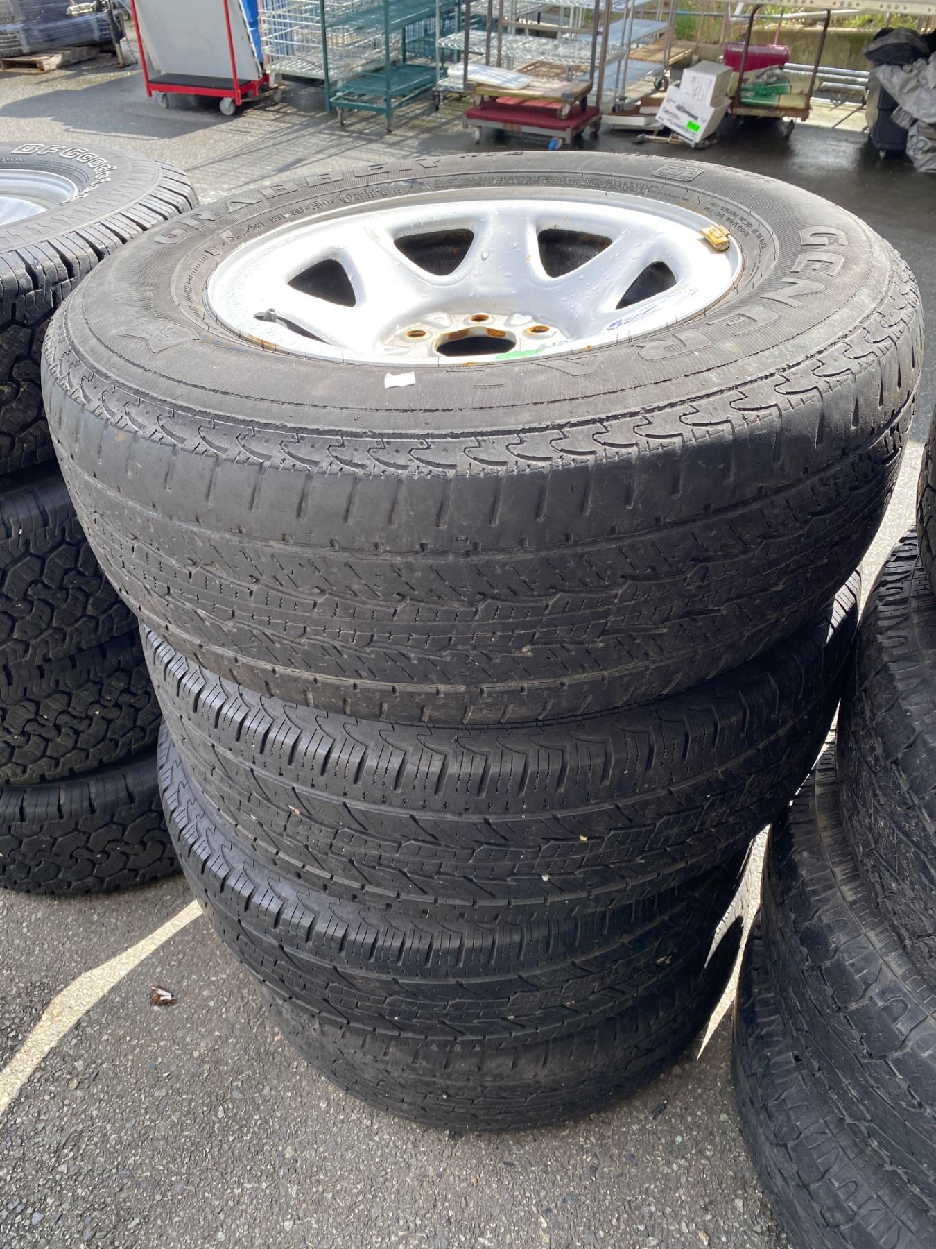 SET OF 4 GENERAL GRABBER 255/70/R17 TIRES M&S ON RIMS