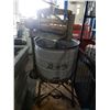 Image 2 : BEATTY MODEL G ANTIQUE RINGER/WASHER