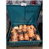 Image 2 : GREATBEAR BOX OF RATCHET TIE DOWNS & BLUE RUBBER HOSE