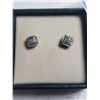 Image 2 : 2 PAIRS OF GOLD TONE EARRINGS & 1 PAIR OF SQUARE SILVER EARRINGS