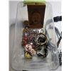 Image 1 : SMALL TOTE OF ASSORTED COSTUME JEWELRY