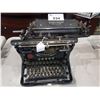 Image 1 : VINTAGE UNDERWOOD MADE IN CANADA TYPEWRITER
