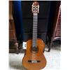 Image 2 : YAMAHA C40 ACOUSTIC GUITAR