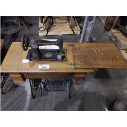 VINTAGE SEWING MACHINE