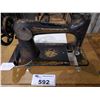Image 2 : VINTAGE SEWING MACHINE