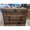 Image 1 : VINTAGE CHEST
