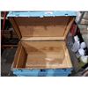 Image 3 : VINTAGE CHEST
