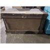 Image 2 : VINTAGE CHEST