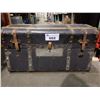 Image 1 : VINTAGE CHEST