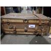 Image 1 : VINTAGE CHEST