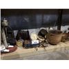 Image 2 : ASSORTED VINTAGE ITEMS