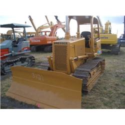 (Lot 3121.00) DRESSER TD8