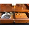Image 2 : ANTIQUE PRECISION SCALE W/ WEIGHTS (SEEDERER - KOHLBUSCH)