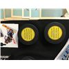 Image 2 : SPORTS FAN SOUVENIR LOT (PENNANTS, PUCKS, MINI CUPS...)