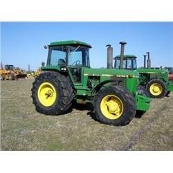 (Lot 2384.00) JOHN DEERE 4240S