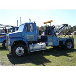 (Lot 4172.00) INTERNATIONAL 2300 WRECKE