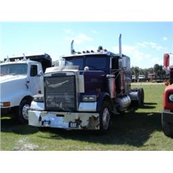 (Lot 4352.00) FREIGHTLINER  