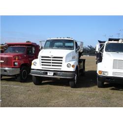 (Lot 4372.00) 2000 STERLING SPREADER