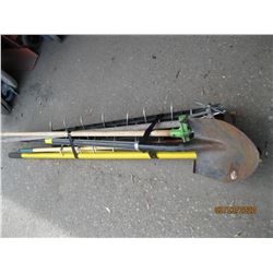 BUNDLE OF GARDEN TOOLS