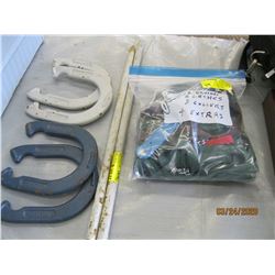 HORSESHOE GAME (2 METAL PEGS & 4 METAL HORSESHOES) & 1 BAG OF