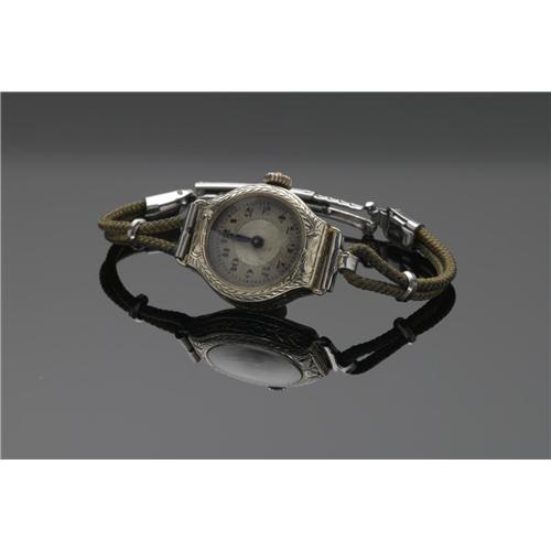 A MEN'S NASTRIX GOLD WATCH CASE A MEN'S GOLD WATCH CASE