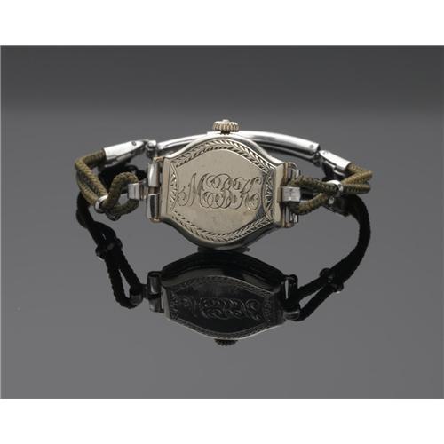 A MEN'S NASTRIX GOLD WATCH CASE A MEN'S GOLD WATCH CASE