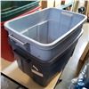 Image 2 : 4 RUBBERMAID TOTES