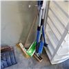 Image 2 : BUNDLE BRUSHES, CANE, MOP, ETC