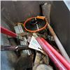 Image 2 : TOTE OF COME ALONG, SQUEEGIES, HAND PLANER, TOOLS