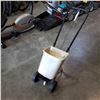 Image 2 : LAWN SPREADER