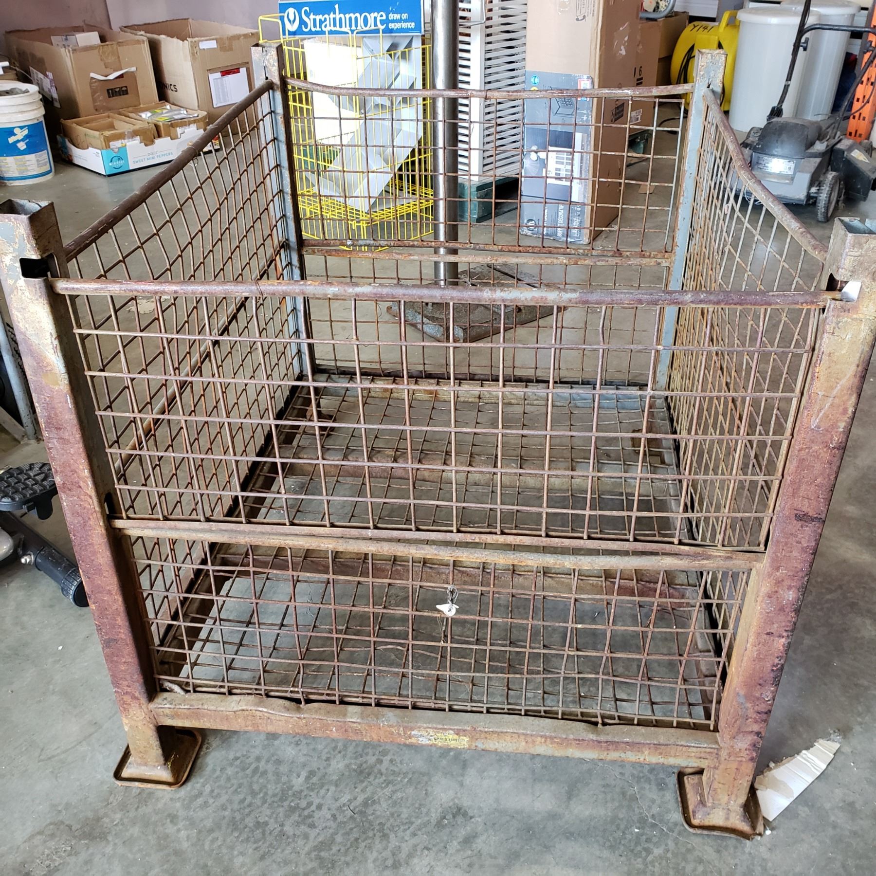 LOT OF WIRE METAL RACKS AND CAGES
