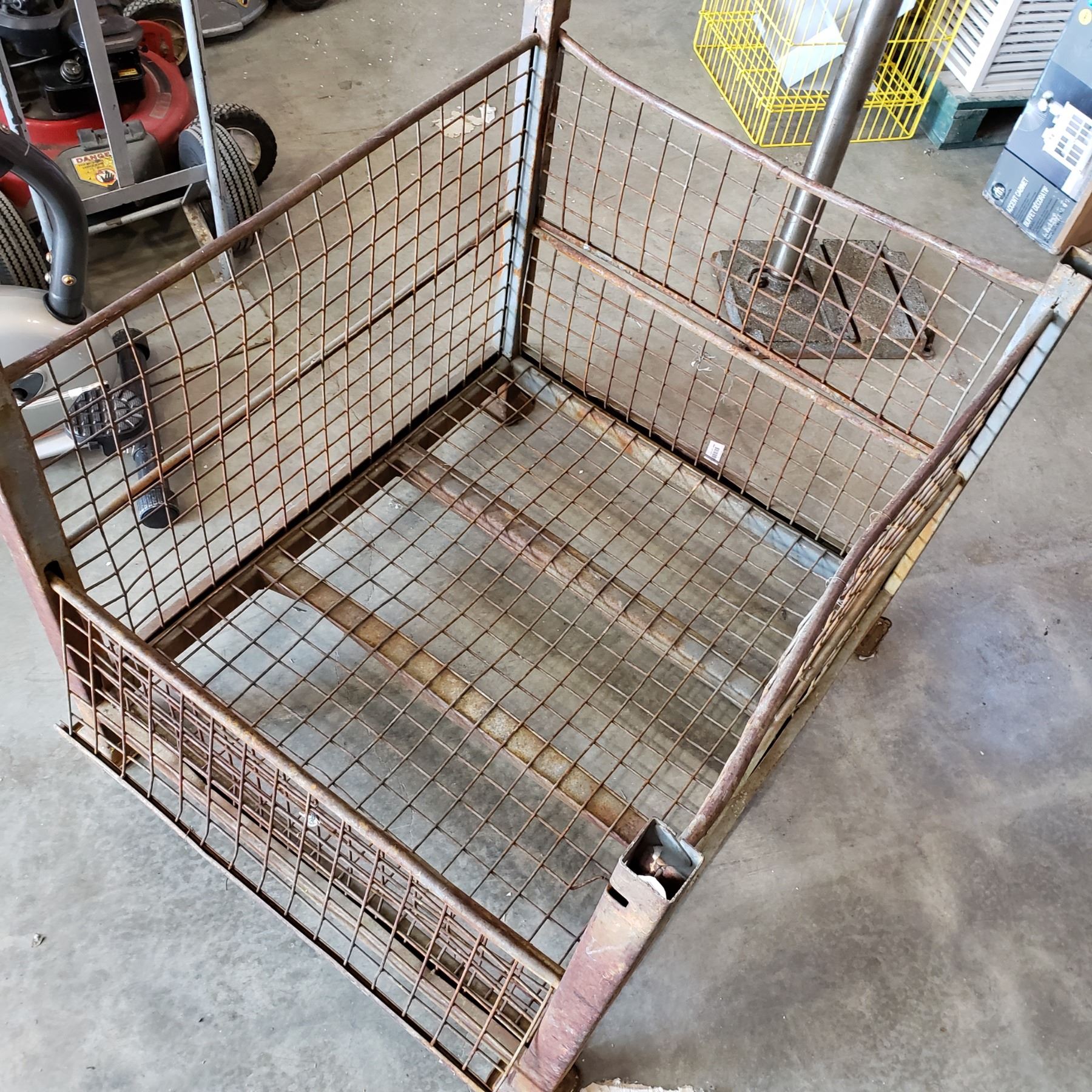 LOT OF WIRE METAL RACKS AND CAGES