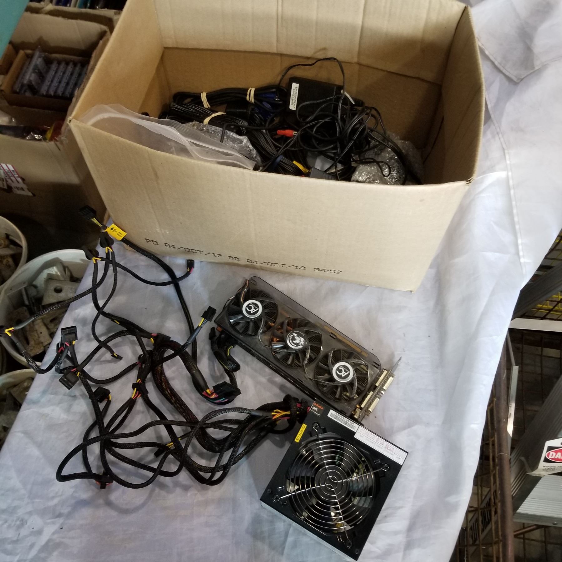 BOX LOT OF VARIOUS COMPUTER PARTS AND ACCESSORIES - Big Valley Auction