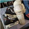 Image 2 : BAG OF HOCKEY EQUIPTMENT