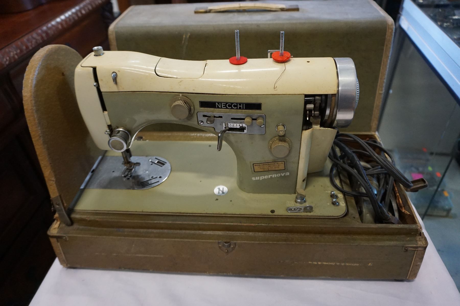 Vintage Necchi Sewing Machine and Foot Pedal Model 3537 1990s Fantastic ... Necchi sewing machine vintage