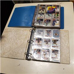 2 BINDERS OF VINTAGE HOCKEY CARDS AND 90s HOCKEY CARDS 1977-78