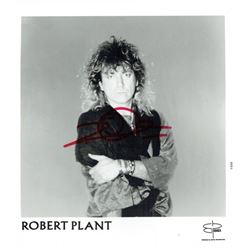 ROBERT PLANT SIGNED PHOTO (1948-).