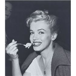 André DE DIENES - Marilyn Monroe at an ice cream palour in 1953.