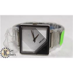 NIXON MODERN LOVE THE METRIC STAINLESS WATCH