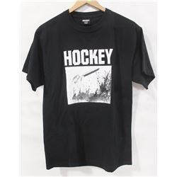 HOCKEY MENS BLACK/WHITE GRAPHIC LOGO T-SHIRT