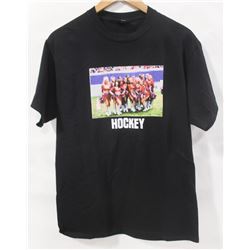 HOCKEY MENS BLACK/WHITE GRAPHIC LOGO T-SHIRT