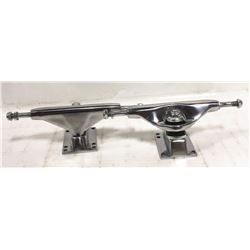 PAIR OF GENERIC SKATEBOARDING TRUCKS