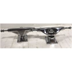 PAIR OF GENERIC SKATEBOARDING TRUCKS