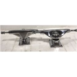 PAIR OF GENERIC SKATEBOARDING TRUCKS
