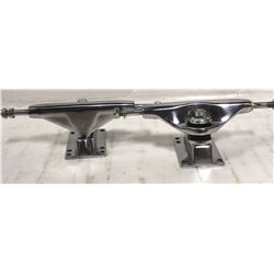 PAIR OF GENERIC SKATEBOARDING TRUCKS